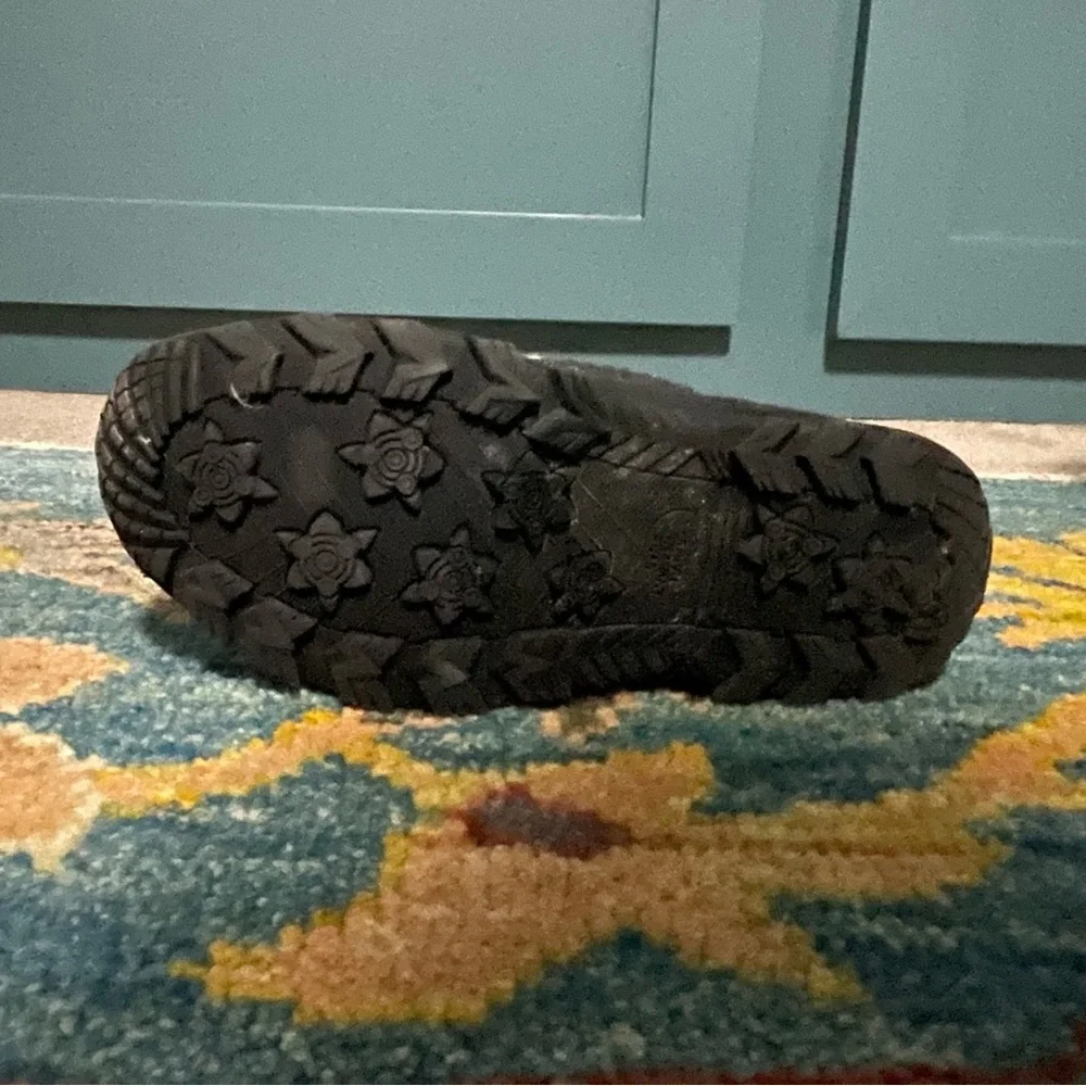 The North Face men’s snow boot. Mens Size 6